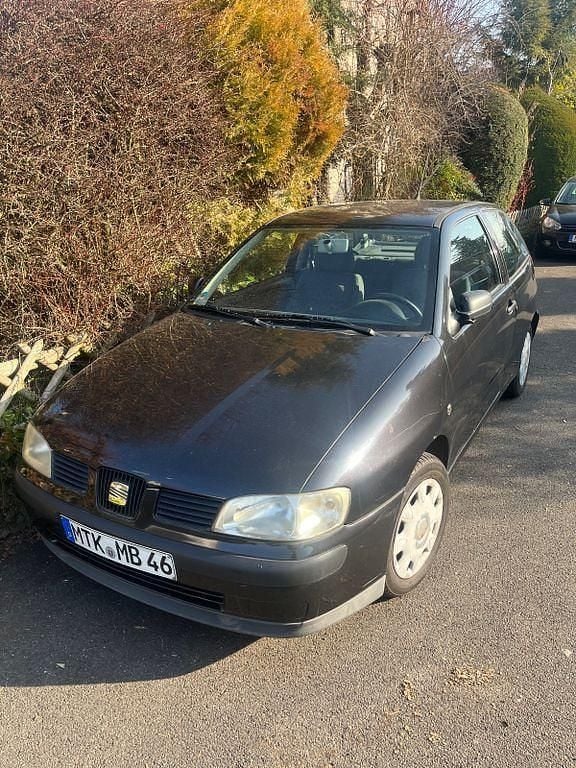 Schwarz Gebraucht 2001 Seat Ibiza Limousine | 650 € (Fairer Preis) - Bild 1/4