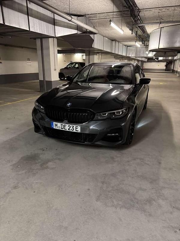 Grau Gebraucht 2021 BMW 320e M Sport Limousine | 30.500 € (Etwas zu teuer) - Bild 1/4