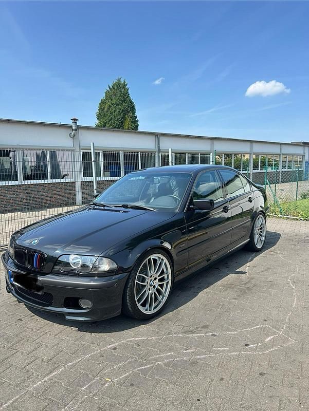 Schwarz Gebraucht 2001 BMW 330 M Sport Limousine | 10.500 € - Bild 1/4