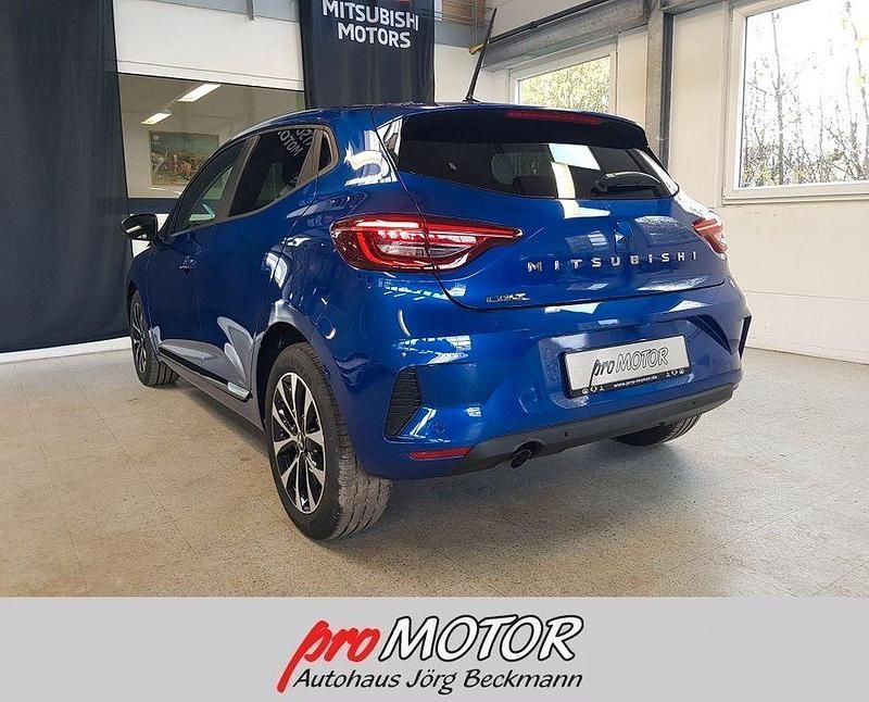Neu Mitsubishi Colt Plus 67 PS (49 kW) 2025 Blau Limousine