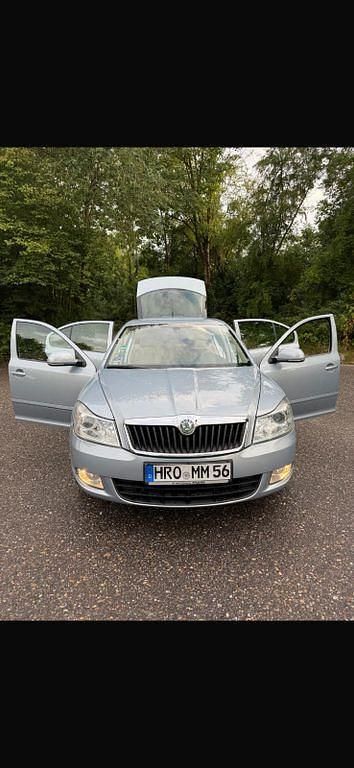 Blau Gebraucht 2010 Skoda Octavia Elegance Limousine | 5.800 € (Fairer Preis) - Bild 1/4