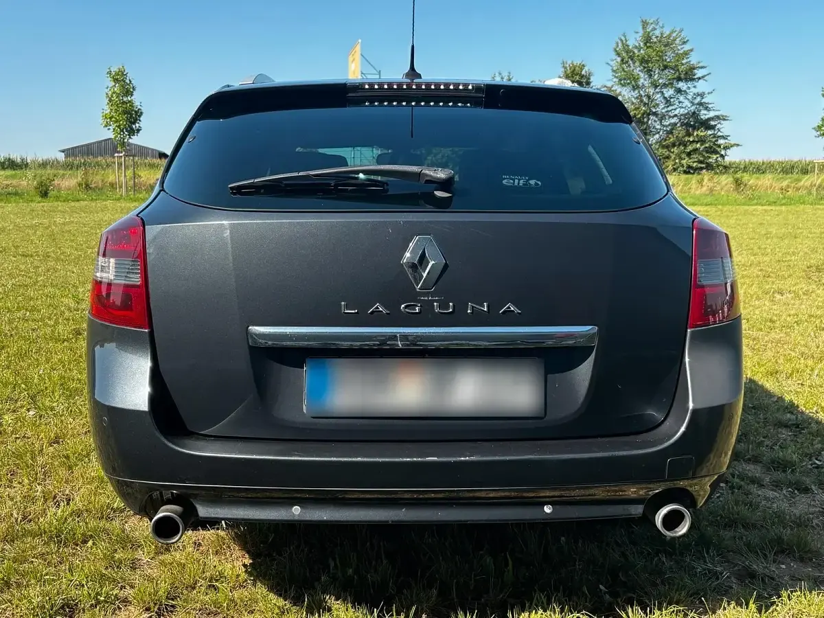 Gebraucht Renault Laguna III 150 PS (110 kW) 2010 Schwarz Limousine