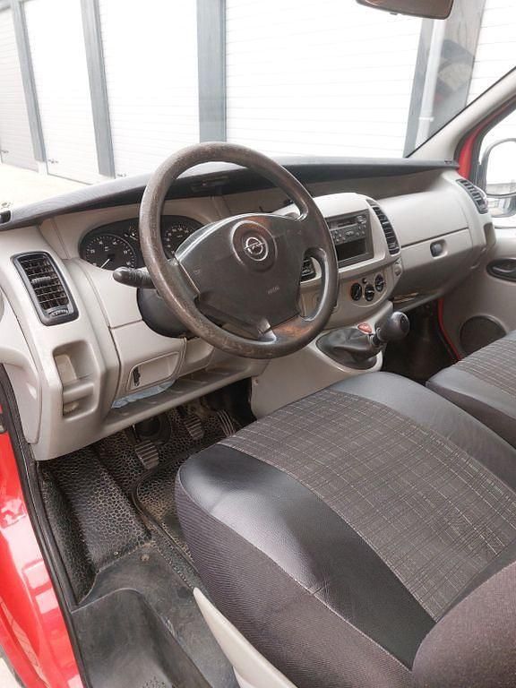Używany Opel Vivaro 101 KM (74 kW) 2005 Czerwony Minivan