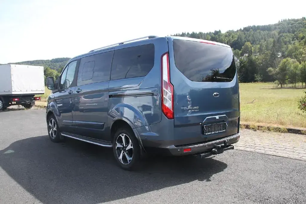 Gebraucht Ford Tourneo Active 131 PS (96 kW) 2023 Blau Kombi