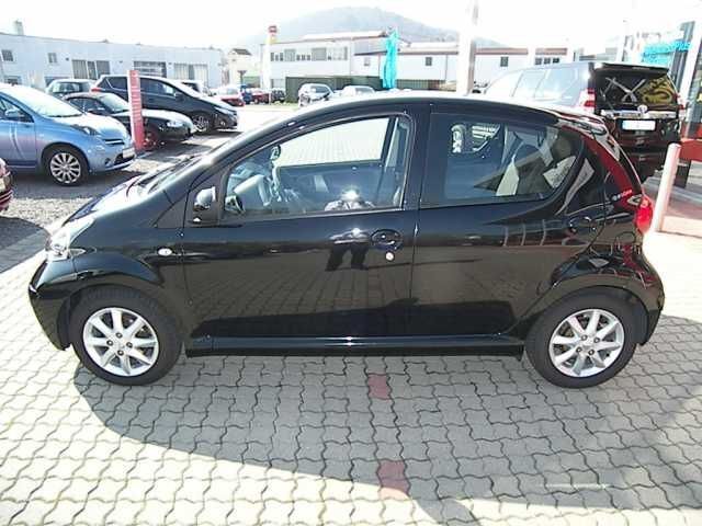 Gebraucht Toyota Aygo 68 PS (50 kW) 2006 Schwarz metallic Kleinwagen