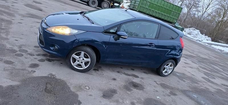 Gebraucht Ford Fiesta 97 PS (71 kW) 2012 Blau Kleinwagen
