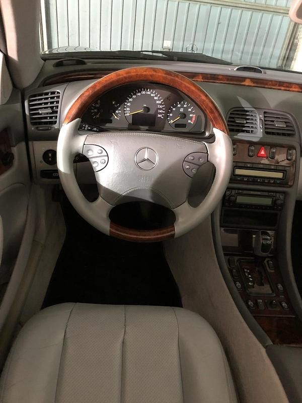 Gebraucht Mercedes CLK230 197 PS (144 kW) 2000 Blau Cabrio