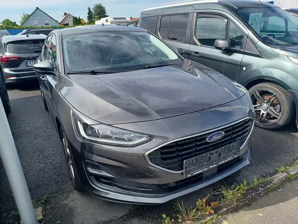Gebraucht Ford Focus 101 PS (74 kW) 2022 Grau Limousine