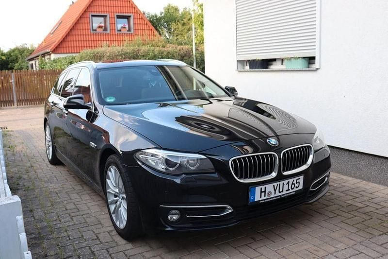 Schwarz Gebraucht 2016 BMW 520 Luxury Line Kombi | 14.300 € (Fairer Preis) - Bild 1/4
