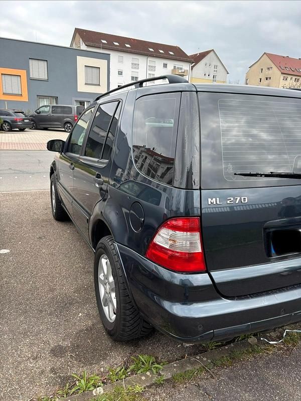 Gebraucht Mercedes ML270 163 PS (119 kW) 2003 Blau SUV