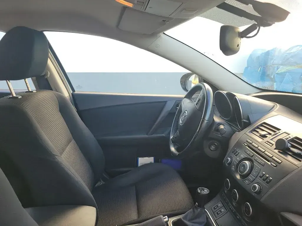 Gebraucht Mazda 3 Center-Line 105 PS (77 kW) 2012 Weiß Limousine
