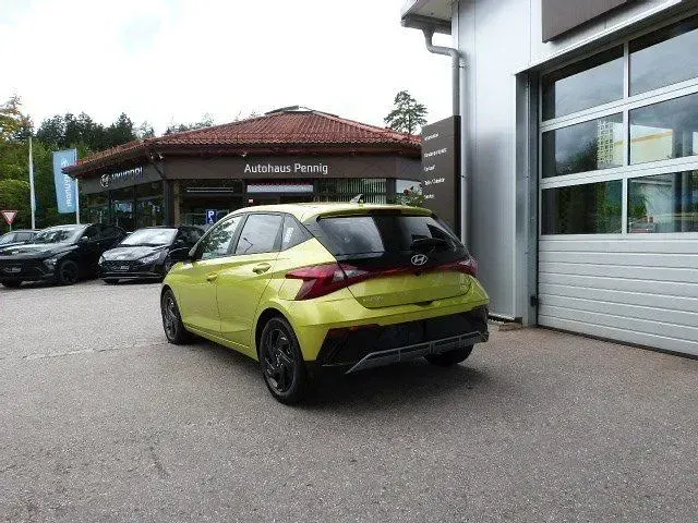 Neu Hyundai i20 Blackline 90 PS (66 kW) 2026 Gelb Kleinwagen