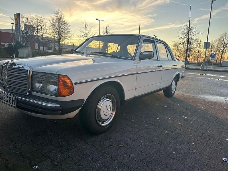 Gebraucht Mercedes 200 60 PS (44 kW) 1984 Weiß Limousine