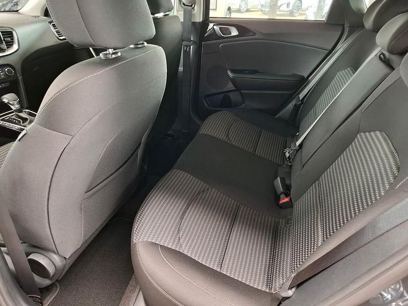 Neu Kia Ceed Style 140 PS (102 kW) 2025 (h8g) dark penta metal m Kleinwagen