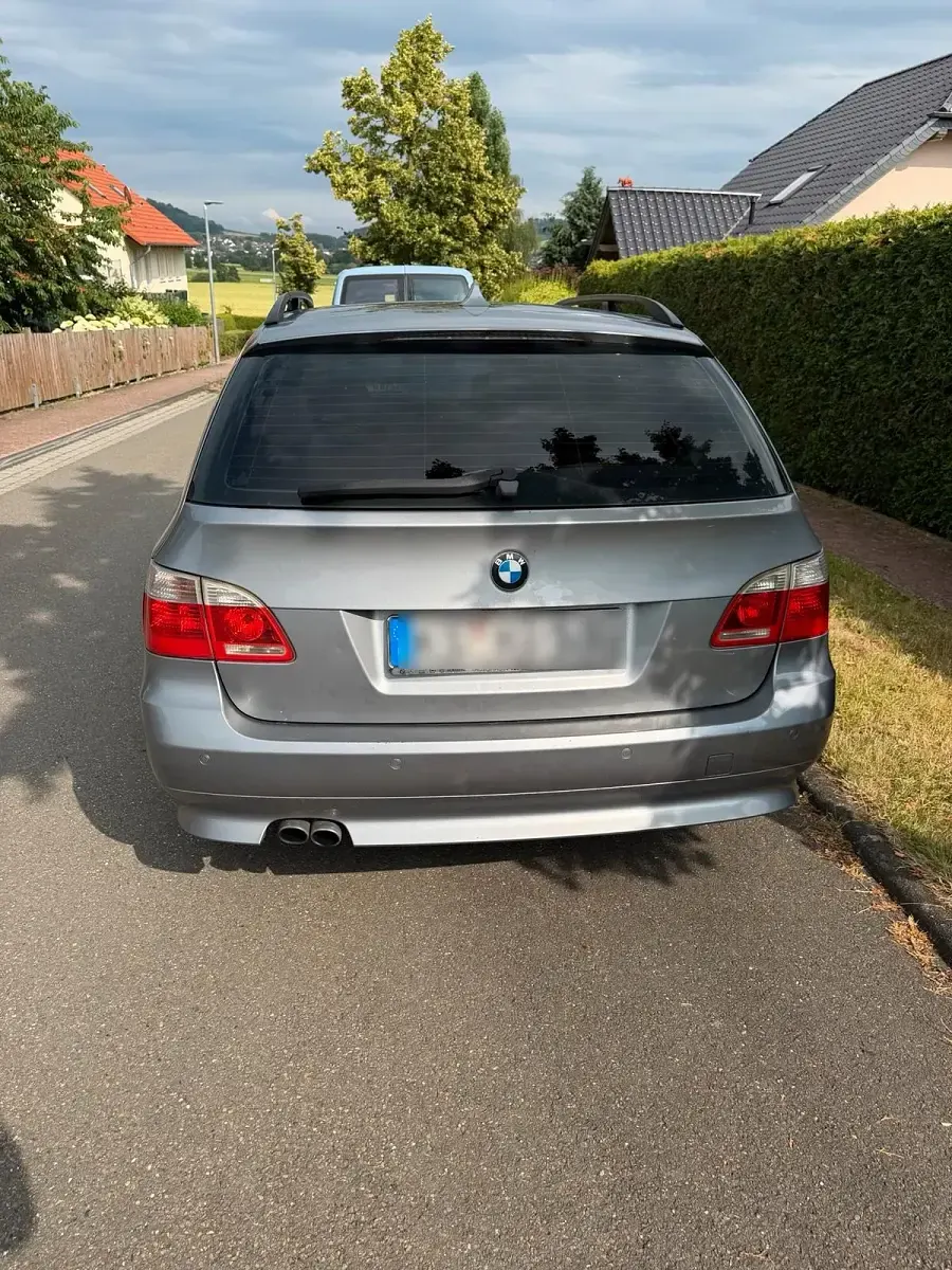 Gebraucht BMW 530 231 PS (169 kW) 2006 Silber Kombi