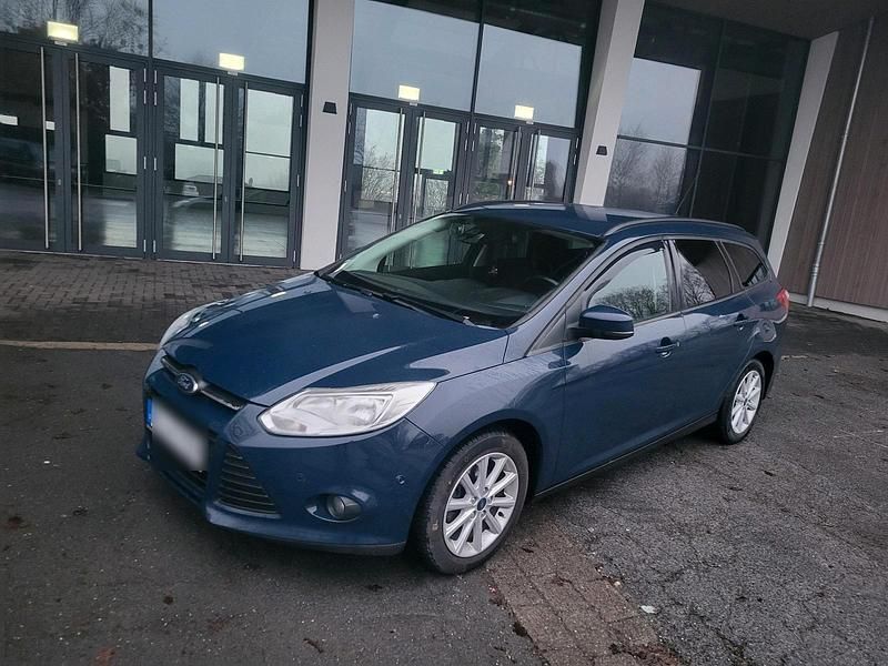 Blau Gebraucht 2013 Ford Focus Kombi | 5.500 € - Bild 1/4
