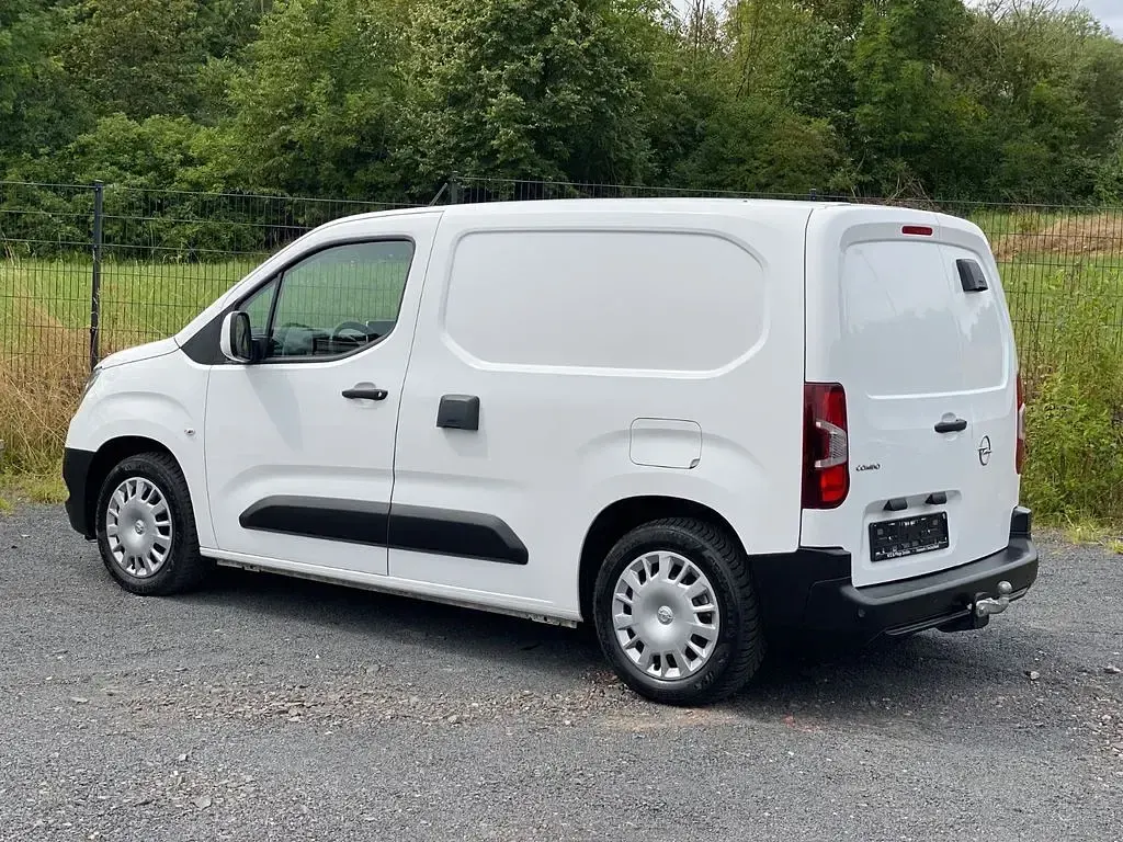 Gebraucht Opel Combo 102 PS (75 kW) 2021 Weiß Van / Kleinbus