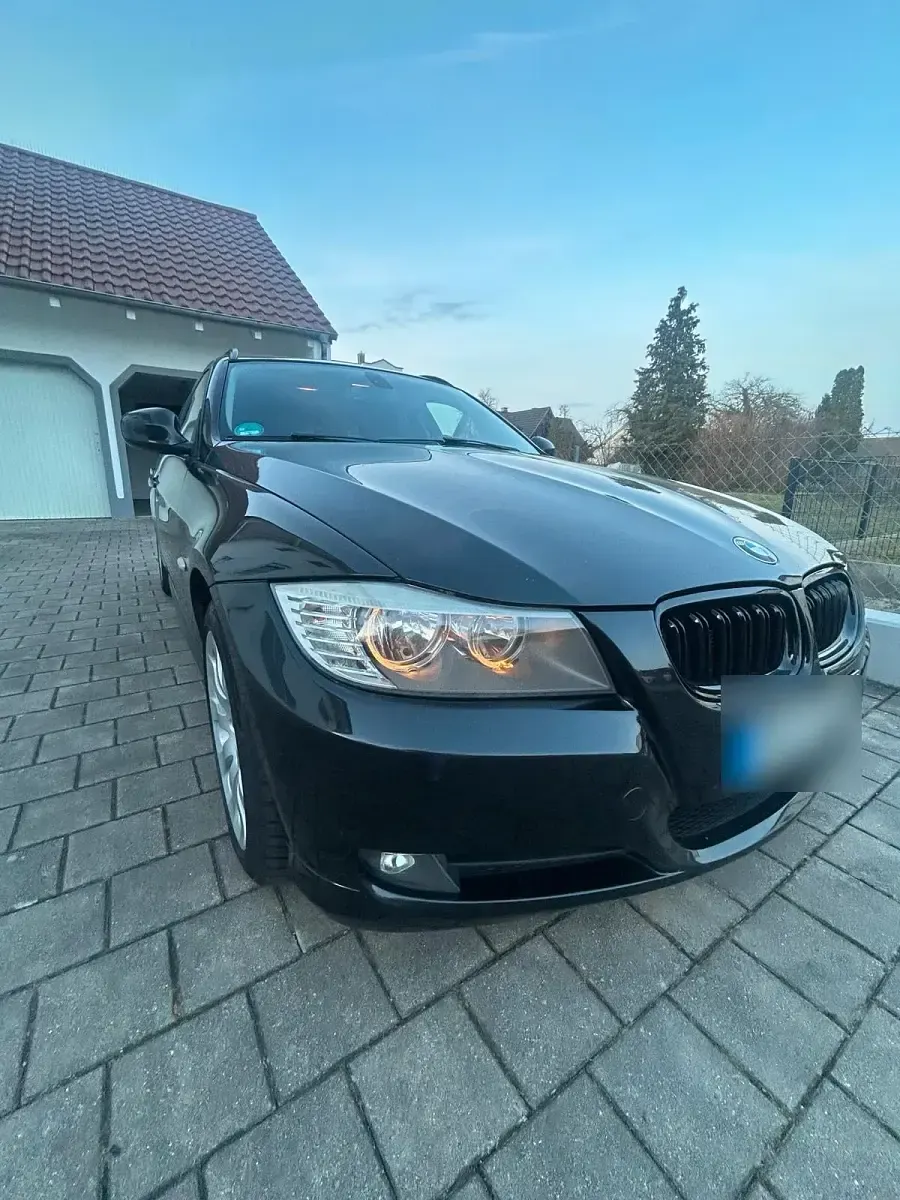 Gebraucht BMW 320 143 PS (105 kW) 2010 Schwarz Kombi