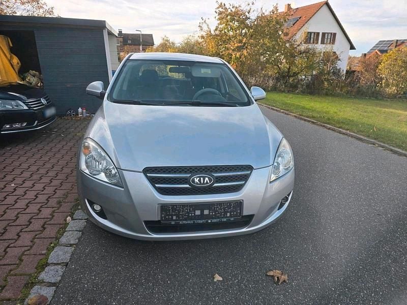 Second-hand Kia Ceed 110 CP (80 kW) 2010 Argintiu Hatchback