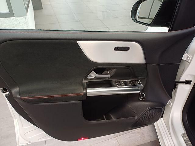 Gebraucht Mercedes B200 150 PS (110 kW) 2023 Weiß Van / Kleinbus