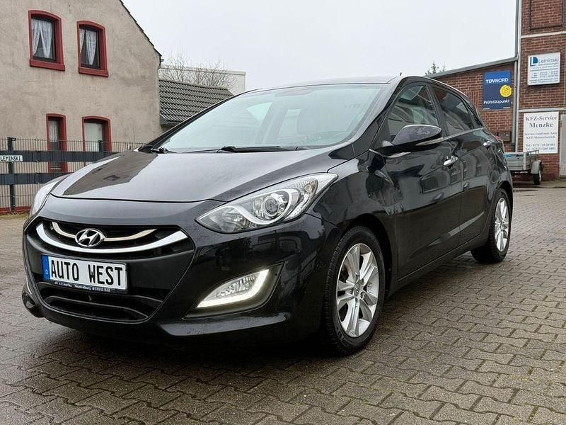 Gebraucht Hyundai i30 Edition 110 PS (80 kW) 2014 Schwarz Limousine
