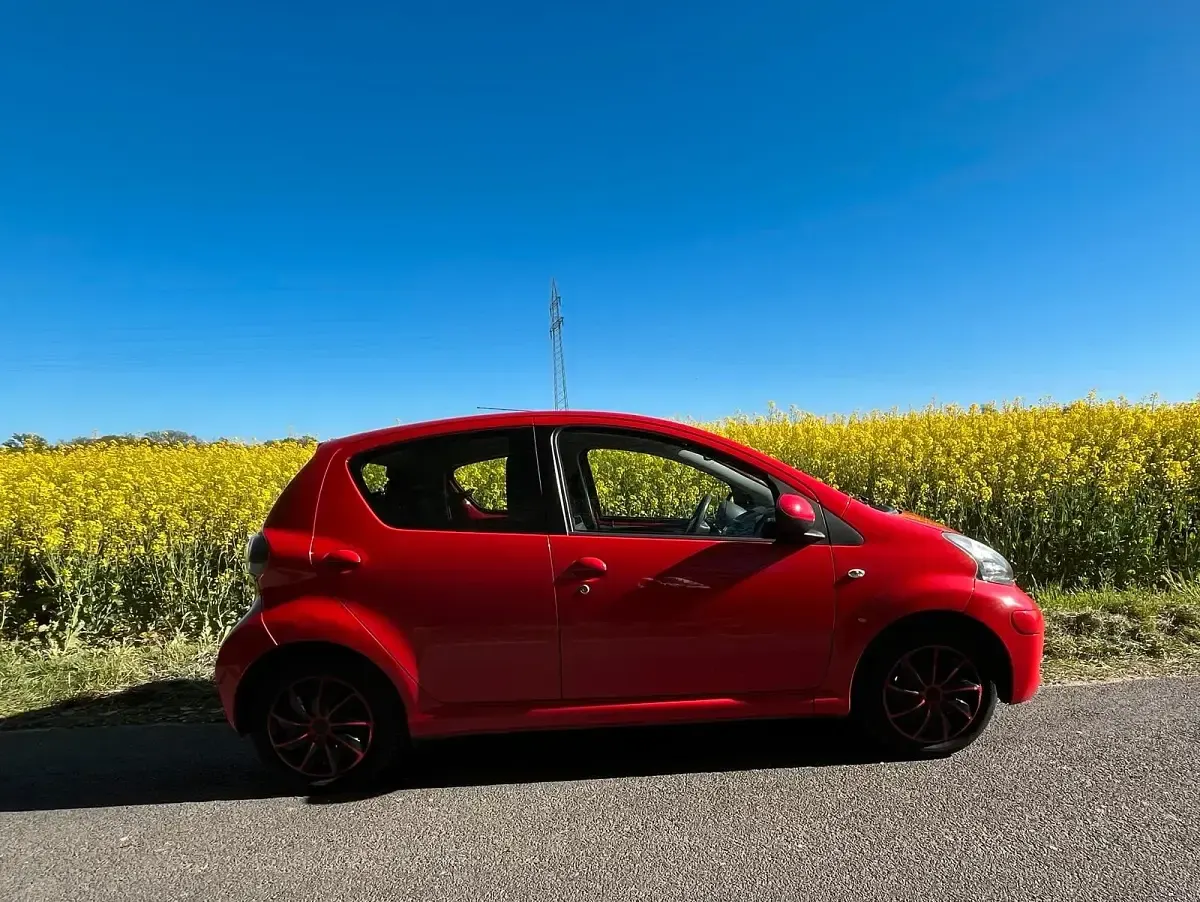 Gebraucht Toyota Aygo 68 PS (50 kW) 2010 Rot Kleinwagen