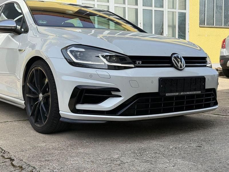 Weiß Gebraucht 2018 VW Golf VII R Limousine | 25.900 € (Fairer Preis) - Bild 1/4