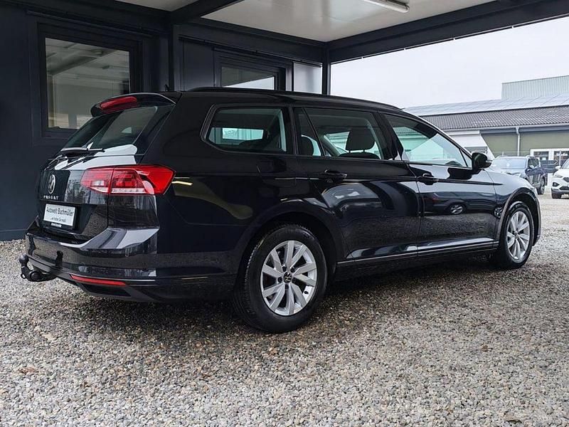 Gebraucht VW Passat 150 PS (110 kW) 2022 Schwarz Limousine