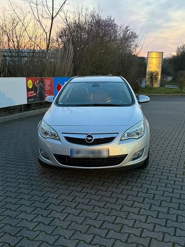 Gebraucht Opel Astra 110 PS (80 kW) 2011 Silber Kombi