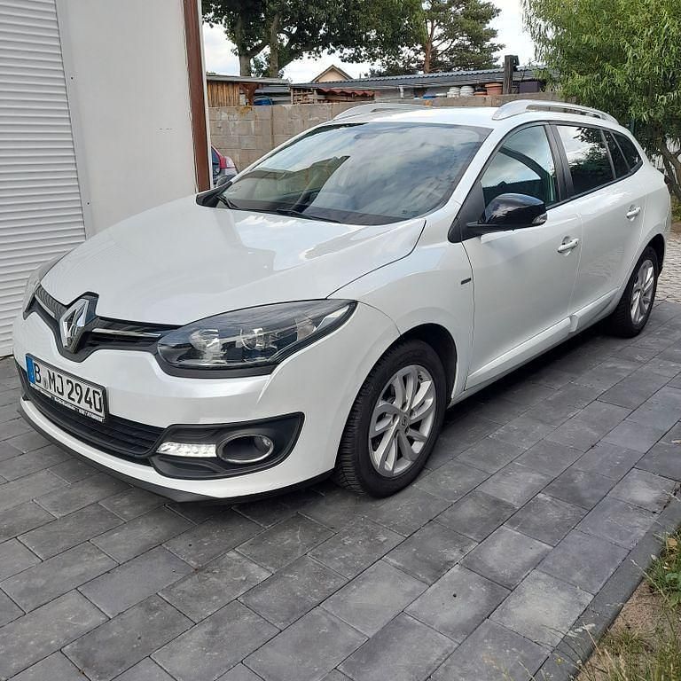 Weiß Gebraucht 2016 Renault Mégane III LIMITED Limousine | 6.600 € (Fairer Preis) - Bild 1/4
