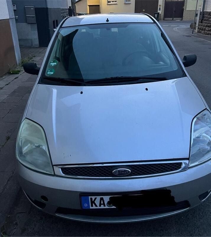 Silber Gebraucht 2002 Ford Fiesta Kleinwagen | 900 € (Fairer Preis) - Bild 1/4
