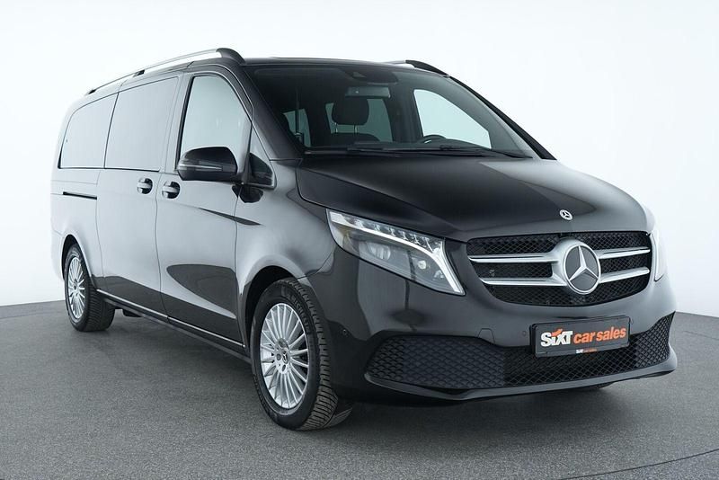 Schwarz Gebraucht 2024 Mercedes V300 Van / Kleinbus | 52.330 € - Bild 1/4