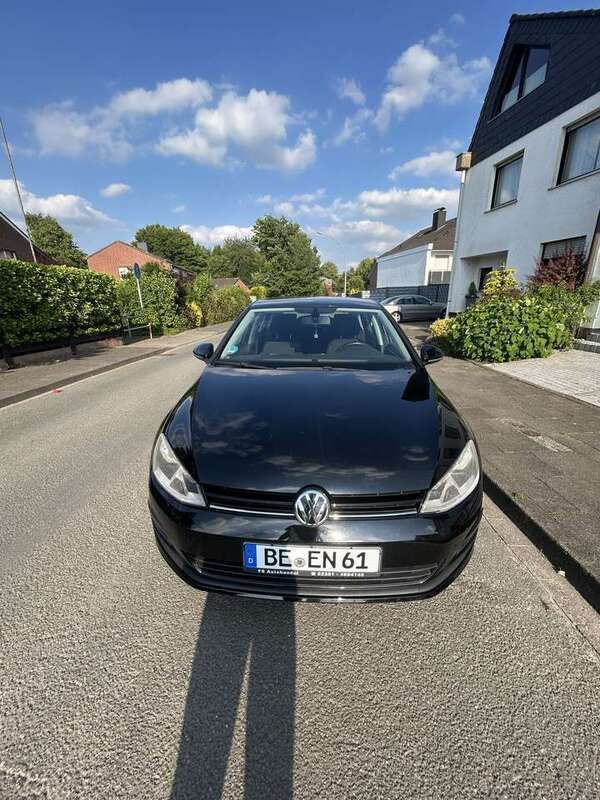Schwarz Gebraucht 2013 VW Golf VII Comfortline Kleinwagen | 7.800 € (Guter Preis) - Bild 1/4