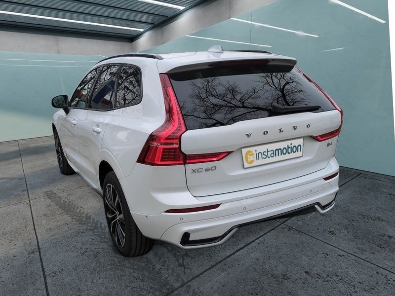 Gebraucht Volvo XC60 Plus 197 PS (144 kW) 2023 Weiß SUV