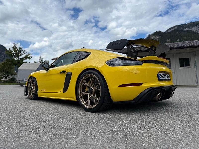 Gebraucht Porsche Cayman GT4 500 PS (367 kW) 2025 Gelb Coupé