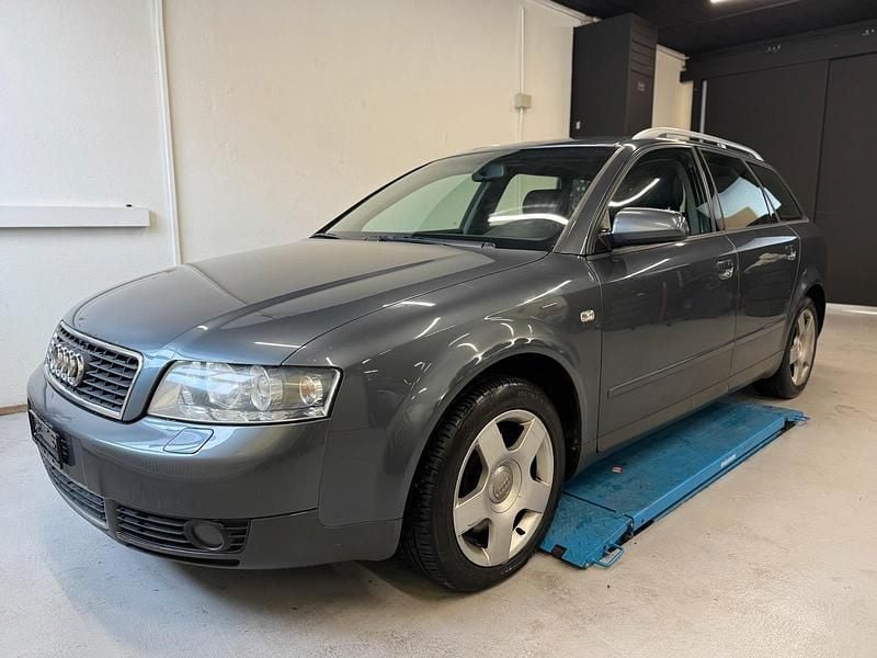 Grau Gebraucht 2003 Audi A4 Kombi | 1.400 € (Superpreis) - Bild 1/4