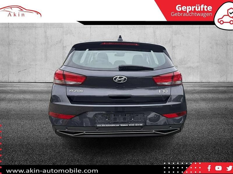 Gebraucht Hyundai i30 120 PS (88 kW) 2023 Grau Kleinwagen
