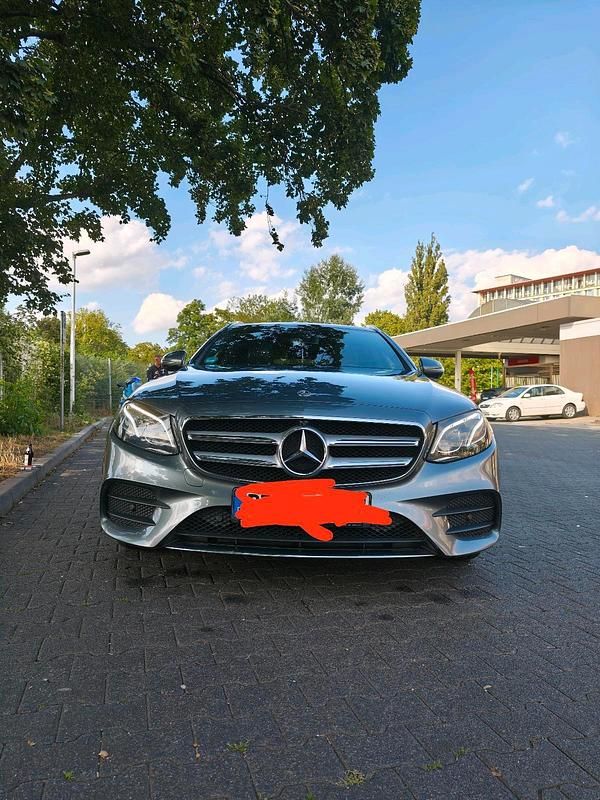 Gebraucht Mercedes E220 AMG line 194 PS (142 kW) 2018 Grau Kombi