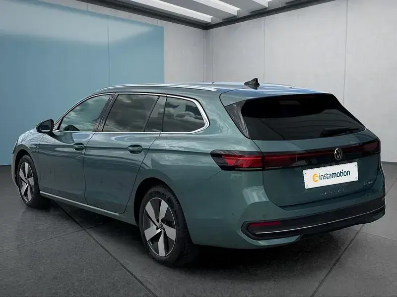 Gebraucht VW Passat 204 PS (150 kW) 2025 Grün Kombi