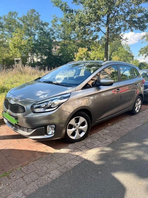 Grau Gebraucht 2013 Kia Carens Edition 7 Van / Kleinbus | 7.900 € (Fairer Preis) - Bild 1/4