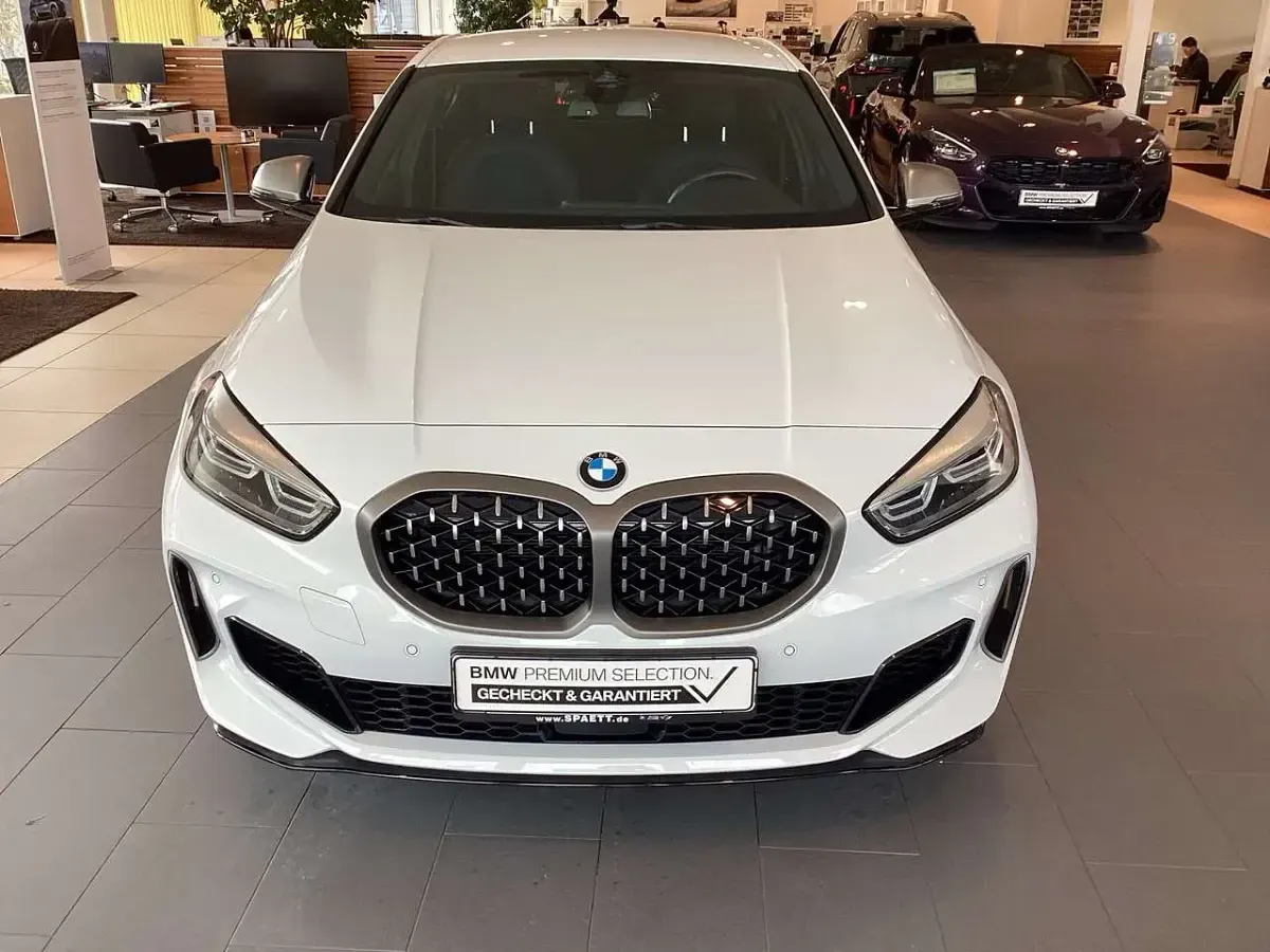 Używany BMW M135 Performance 306 KM (225 kW) 2022 Biały Hatchback