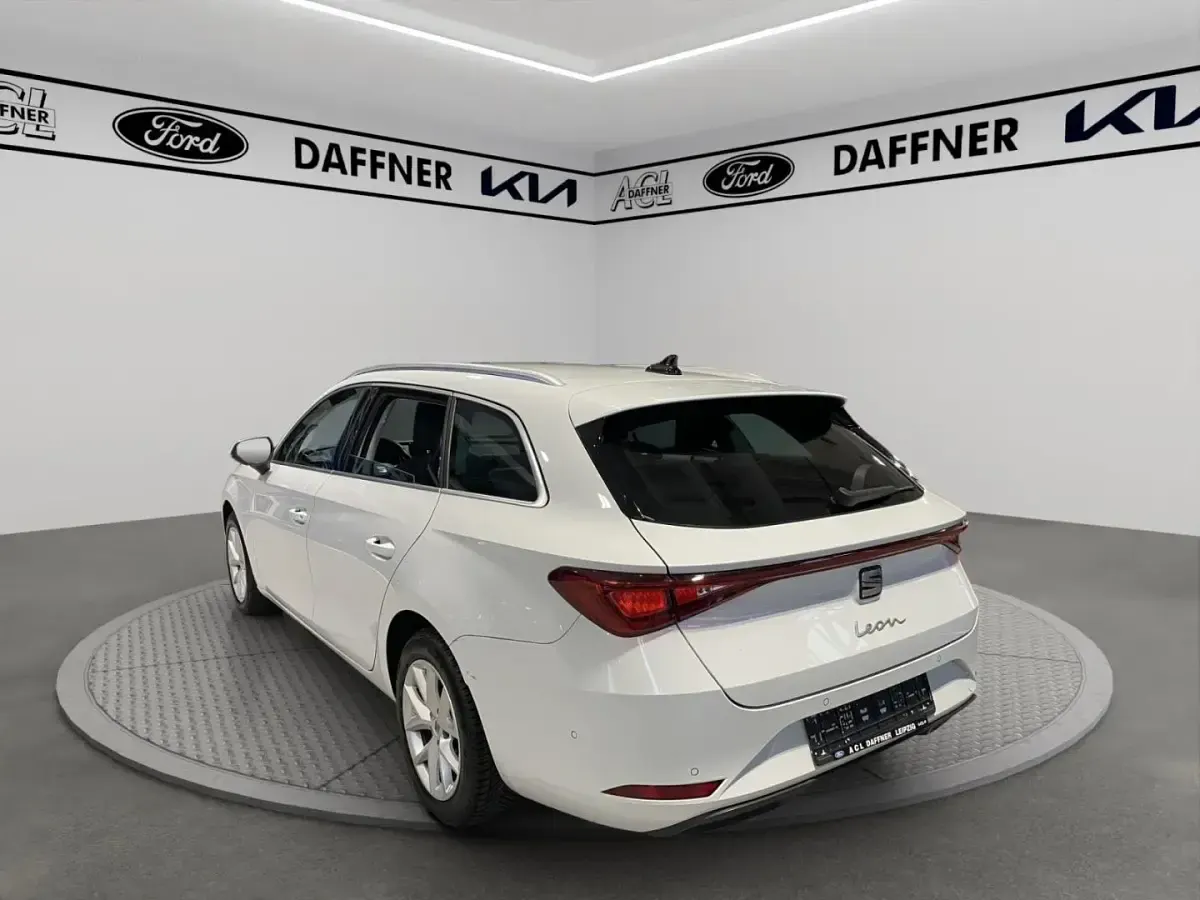Gebraucht Seat Leon Style 131 PS (96 kW) 2021 Weiß Kombi