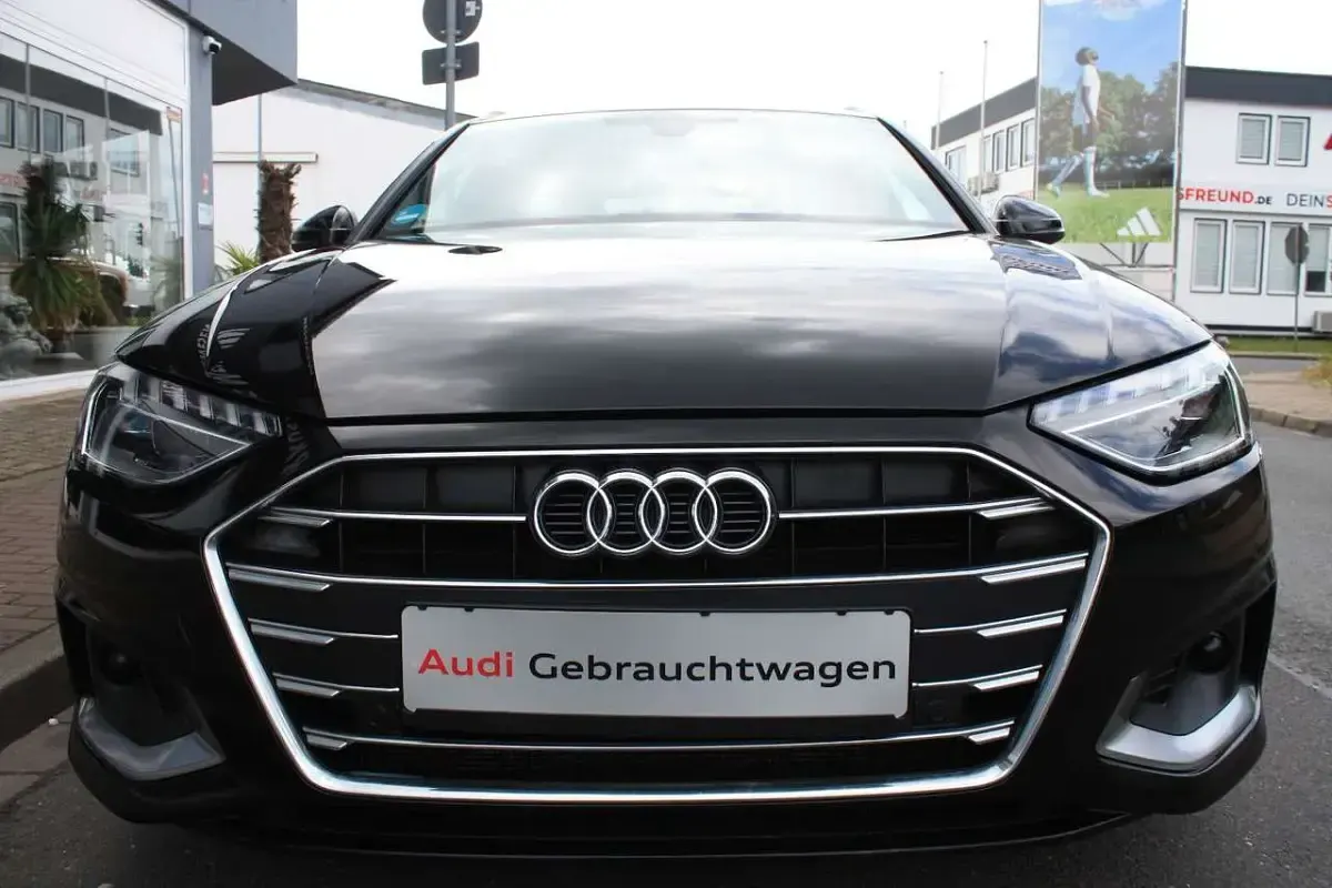 Używany Audi A4 Advanced Plus 163 KM (119 kW) 2023 Czarny Kombi