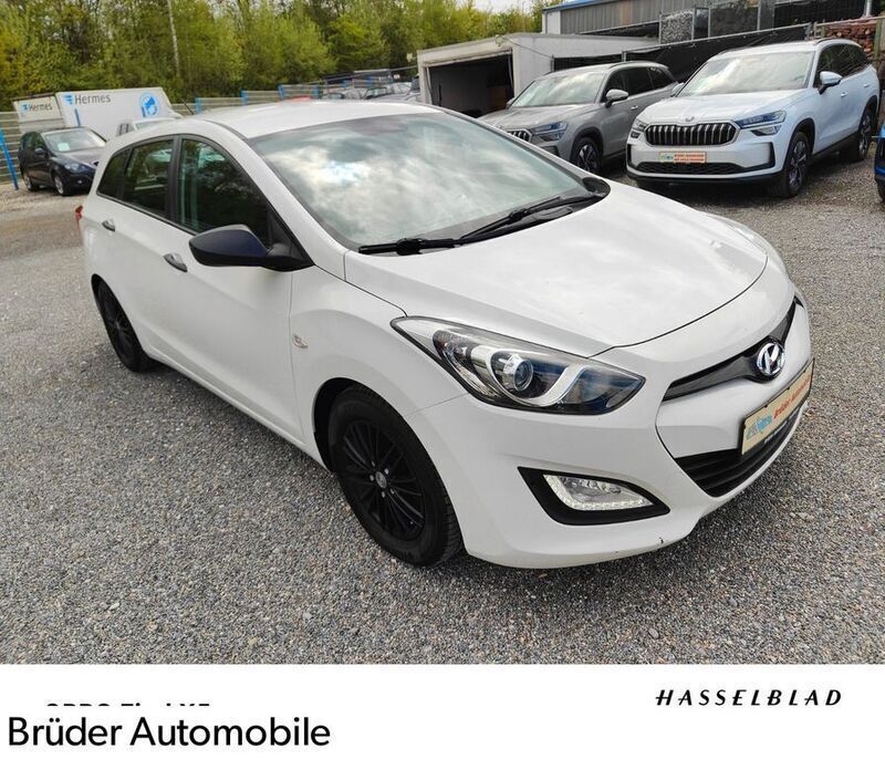 Weiß Gebraucht 2015 Hyundai i30 Style Kombi | 7.750 € (Fairer Preis) - Bild 1/4
