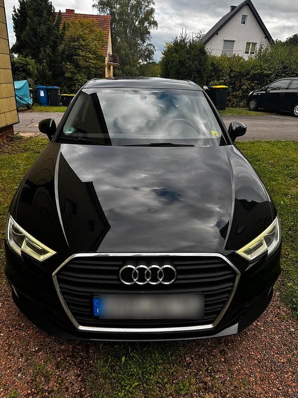 Schwarz Gebraucht 2018 Audi A3 Limousine | 14.200 € (Fairer Preis) - Bild 1/4