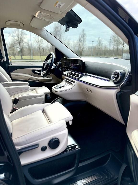 Gebraucht Mercedes V300 Avantgarde 237 PS (174 kW) 2024 Schwarz Van / Kleinbus