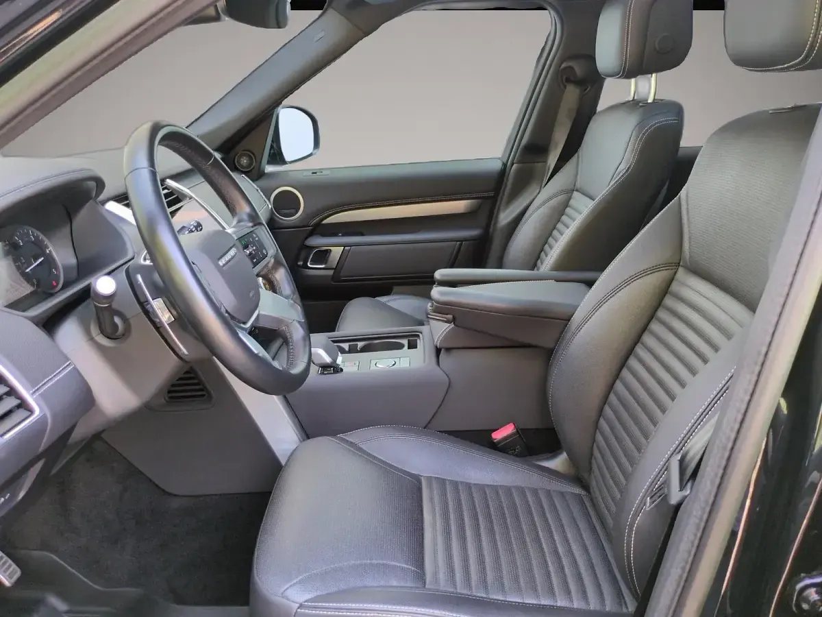 Gebraucht Land Rover Discovery SE Dynamic 249 PS (183 kW) 2023 Manufacturer SUV