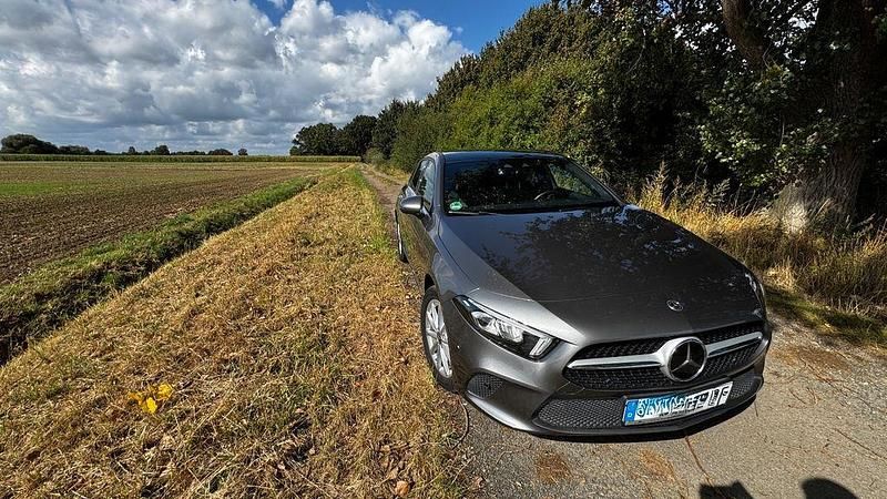 Gebraucht Mercedes A250 Advanced 160 PS (117 kW) 2021 Grau Limousine