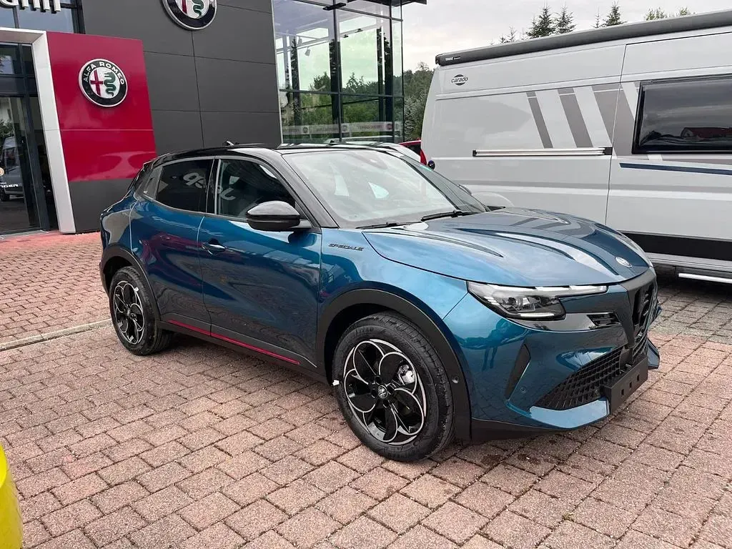 Neu Alfa Romeo Junior Edizione Speciale 114 kW (156 PS) 2025 Blau SUV