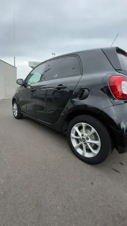 Gebraucht Smart ForFour 71 PS (52 kW) 2019 Schwarz Kleinwagen